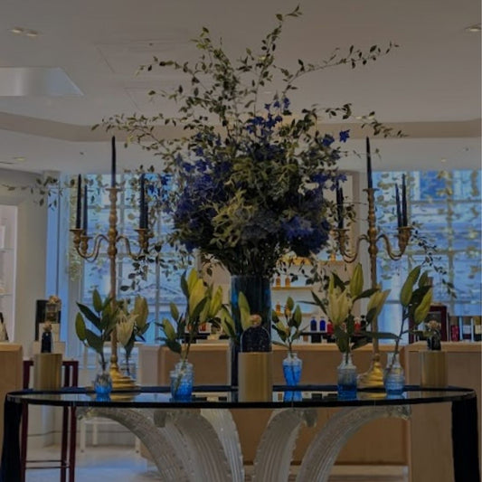Royal Blue Takes Centre Stage at Fortnum & Mason’s Lalique Table